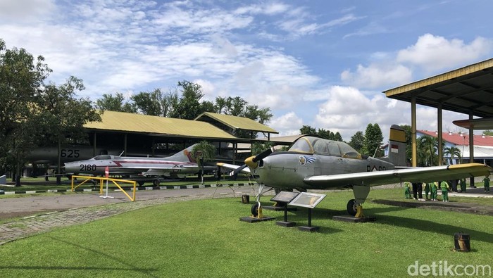 Beberapa koleksi di Museum Pusat TNI AU Dirgantara Mandala, Kamis (20/11/2025).