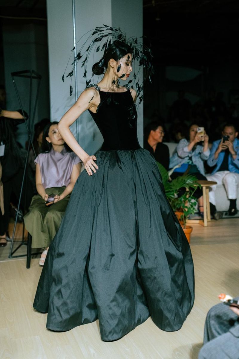 Koleksi Yosafat Dwi Kurniawan 15 Tahun Berkaya 'Time Dilation' Koleksi Yosafat Dwi Kurniawan 15 Tahun Berkaya 'Time Dilation'