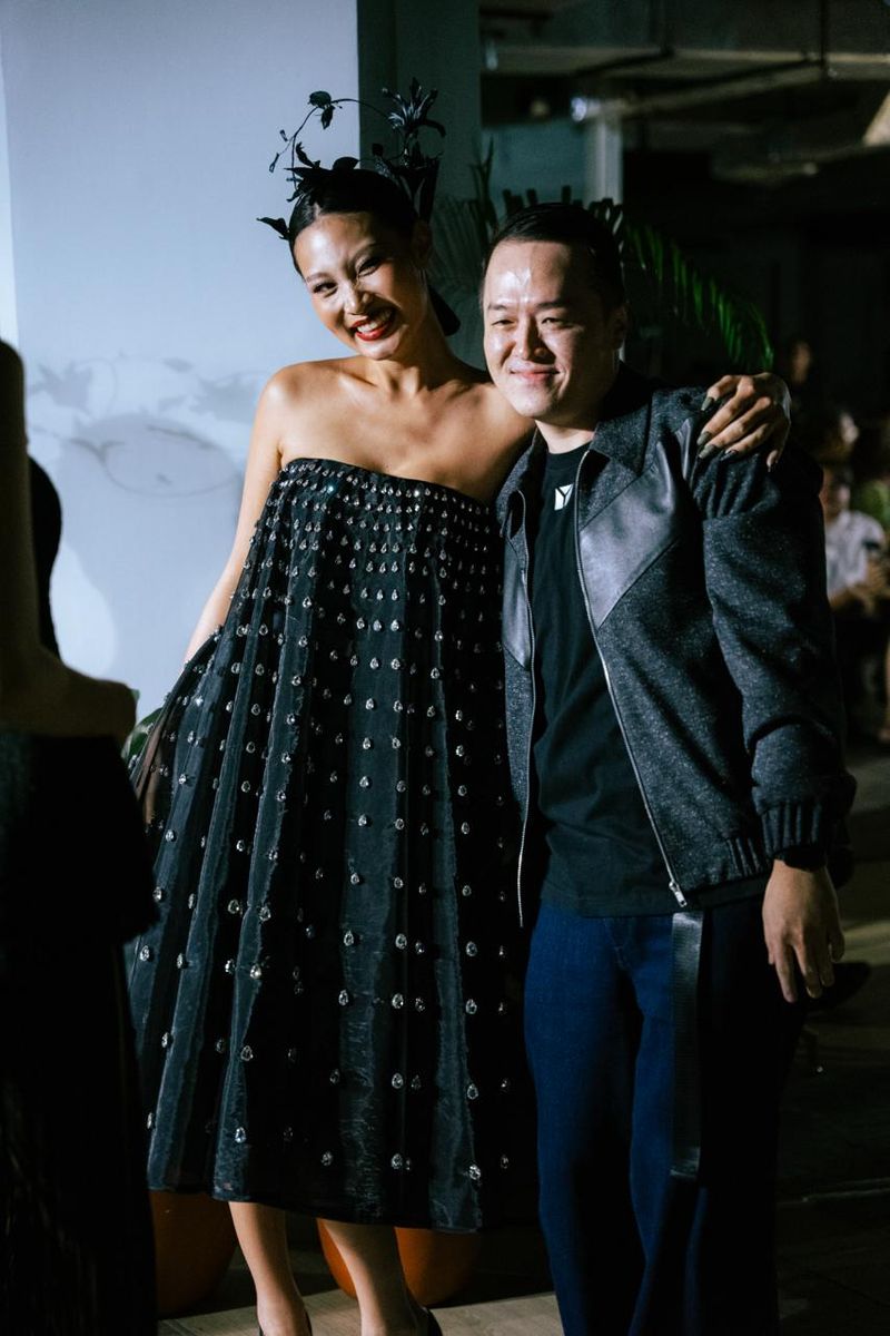 Koleksi Yosafat Dwi Kurniawan 15 Tahun Berkaya 'Time Dilation' Koleksi Yosafat Dwi Kurniawan 15 Tahun Berkaya 'Time Dilation'