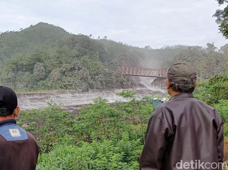 Potret Sungai Besuk Kobokan Masih Panas Usai Erupsi Semeru