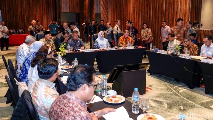 Kunjungan kerja Panitia Kerja (Panja) Komisi IX ke Provinsi NTB, yang digelar di Hotel Lombok Astoria, Mataram, Kamis (20/11/2025). (Ahmad Viqi/detikBali)