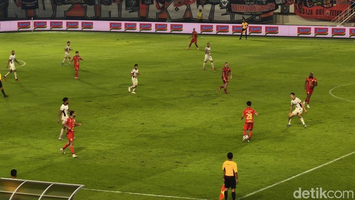 Laga Persija Jakarta vs Persik Kediri di Stadion Manahan Solo, Kamis (20/11/2025).