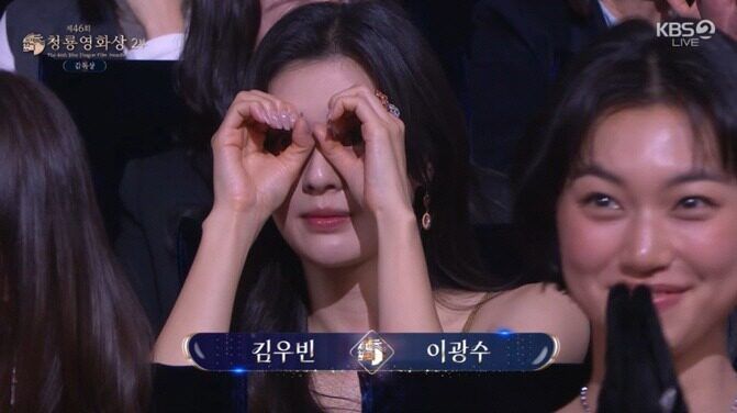 Lee Sun Bin Kekasih Lee Kwang Soo, Lee Sun Bin menampilkan aksi kocak di Blue Dragon Film Awards 2025.