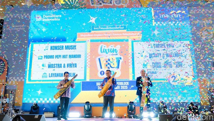 Walikota Balikpapan Rahmad Masud (kiri), Kapolda Kaltim Irjen Endar Priantoro (tengah), dan Regional CEO Bank Mandiri Region IX/Kalimantan, Agus Kurniawan (kanan) saat membuka gelaran Livin’ Fest 2025 di Balikpapan.
