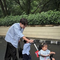Netizen menyebut Daehoon sebagai sosok ayah yang hebat. Ayah terhebat, tulis salah satu komentar. Best papa ever, tambah netizen lain. Foto: Instagram/@daehoon_na