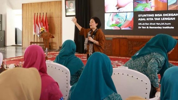 Pakar Gizi Dr. dr. Tan Shot Yen