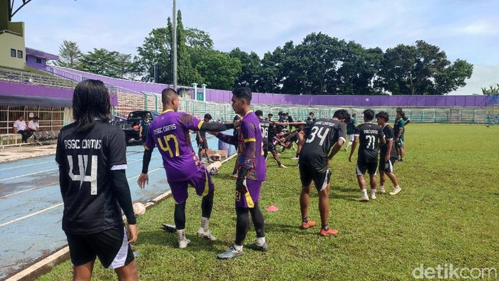 Para pemain PSGC Ciamis saat berlatih di Stadion Galuh.