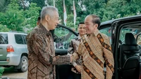 Presiden ke-7 RI Joko Widodo (Jokowi) bertemu dengan eks Perdana Menteri (PM) Singapura, Lee Hsien Loong, di Singapura, Kamis (20/11/2025) pagi. Momen pertemuan Jokowi dan Menteri Senior Singapura itu terlihat dalam unggahan akun Instagram Jokowi, @jokowi. Foto: Dok. Instagram/Jokowi