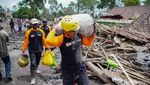 Tim Gabungan Bersihkan Material Vulkanik Erupsi Gunung Semeru