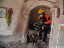 Tim Gabungan Bersihkan Material Vulkanik Erupsi Gunung Semeru