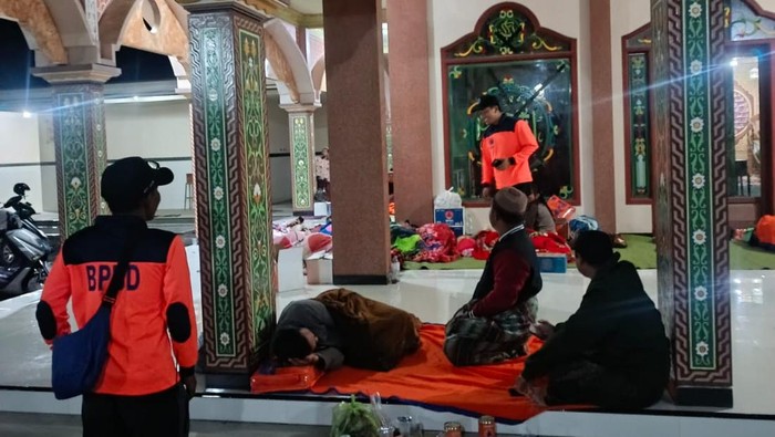 Pengungsi di Gunung Semeru