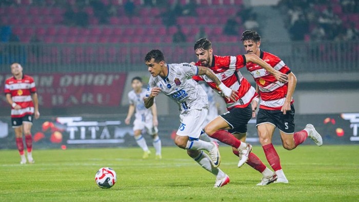 Saat pertandingan Persijap Jepara melawan Madura United pada Minggu (9/11/2025).