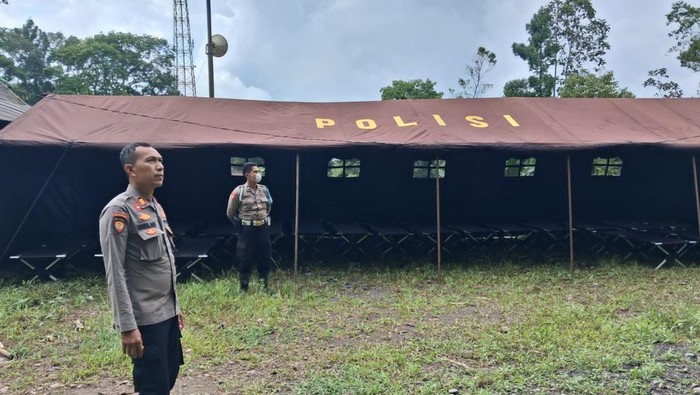 Polres Lumajang dirikan tenda darurat