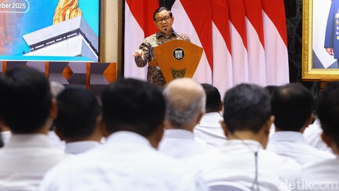 Pramono Anung kukuhkan Pengurus REI DKI Jakarta di Balai Agung, Balai Kota, Kamis (20/11). 

Dalam acara tersebut, Pramono menegaskan pentingnya integritas dan kepercayaan publik bagi para pengurus baru dalam menjalankan mandat strategis pembangunan sektor properti di Jakarta.