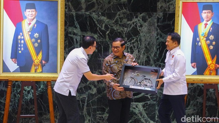 Pramono Anung kukuhkan Pengurus REI DKI Jakarta di Balai Agung, Balai Kota, Kamis (20/11). 

Dalam acara tersebut, Pramono menegaskan pentingnya integritas dan kepercayaan publik bagi para pengurus baru dalam menjalankan mandat strategis pembangunan sektor properti di Jakarta.