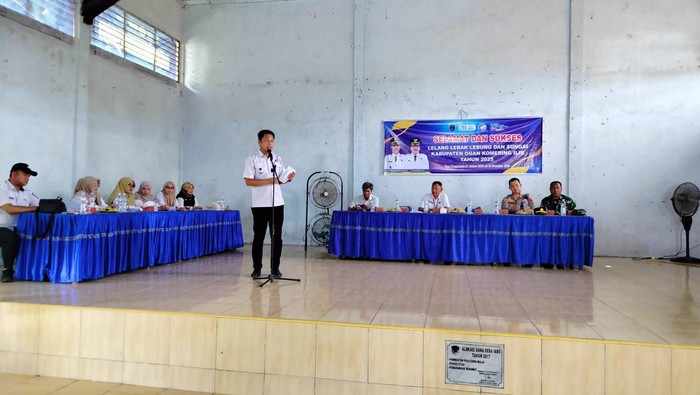 Proses lelang di Kecamatan SP Padang OKI