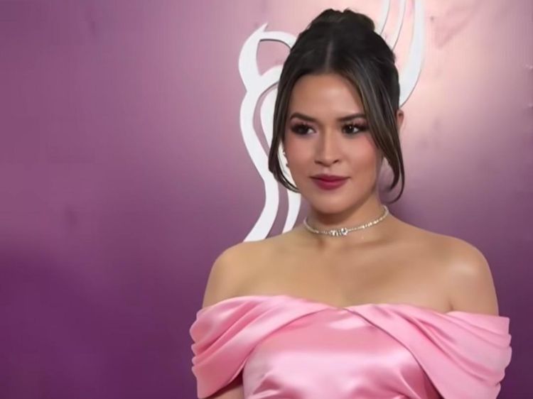 Bak Cinderella, Raisa Lari Pakai Gaun dan High Heels