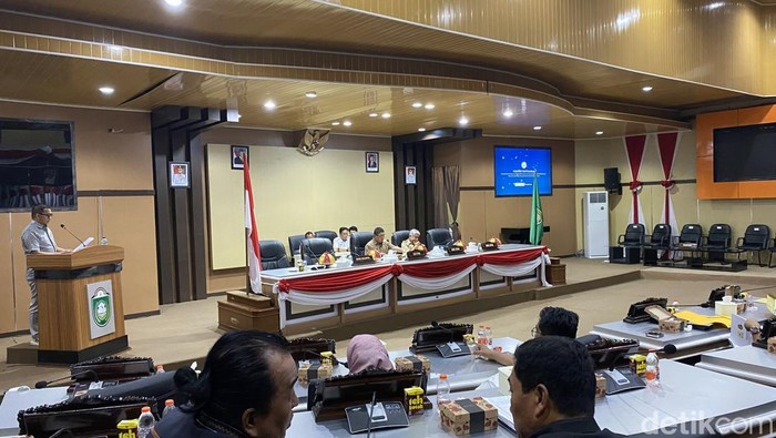 Rapat paripurna DPRD Parepare.