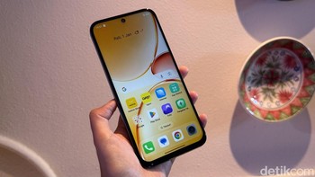 Realme C85 juga dilengkapi sederet fitur AI pintar seperti AI Edit Genie, AI Outdoor Mode, AI Livephoto menggunakan kamera depan dan belang, AI Eraser, AI Unblur, AI Smart Loop, Circle to Search, dan masih banyak lagi. Foto: Virgina Maulita Putri/detikINET