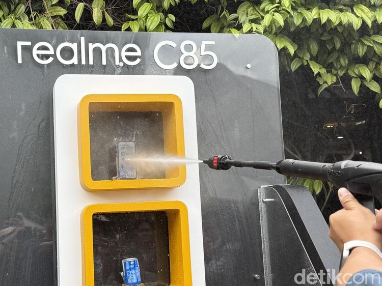 Momen Realme C85 Series Disemprot Waterjet Sampai Direbus