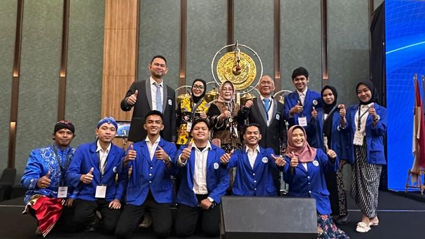 Rektor Udinus Pelantikan Rektor Unidus, Prof. Dr. Pulung Nurtantio Andono, S.T., M.Kom., sebagai Waket Bidang Sistem Informasi Pengurus Pusat (APTISI) periode 2025-2030 di The Krakatau Grand Ballroom, Taman Mini Indonesia Indah, Jakarta.