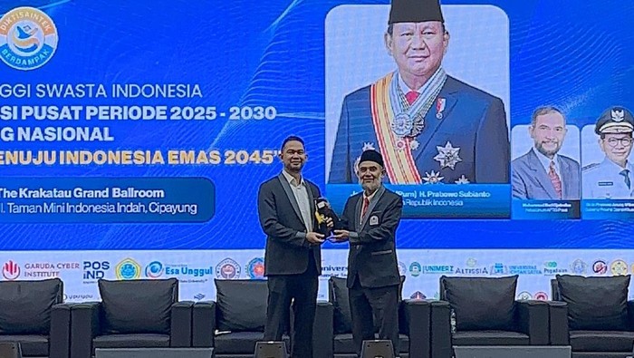 Pelantikan Rektor Unidus, Prof. Dr. Pulung Nurtantio Andono, S.T., M.Kom., sebagai Waket Bidang Sistem Informasi Pengurus Pusat (APTISI) periode 2025-2030 di The Krakatau Grand Ballroom, Taman Mini Indonesia Indah, Jakarta.