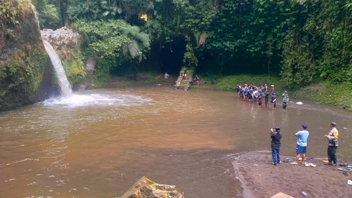 Remaja asal Banjar Dinas Tegal, Desa Mengening dikabarkan tenggelam saat mandi di Air Terjun Mengening, Kabupaten Buleleng, Kamis (20/11/2025). (Basarnas Bali)