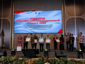 Sekdaprov Jatim Adhy Karyono Raih ADLG Award, Bukti Birokrasi On The Track