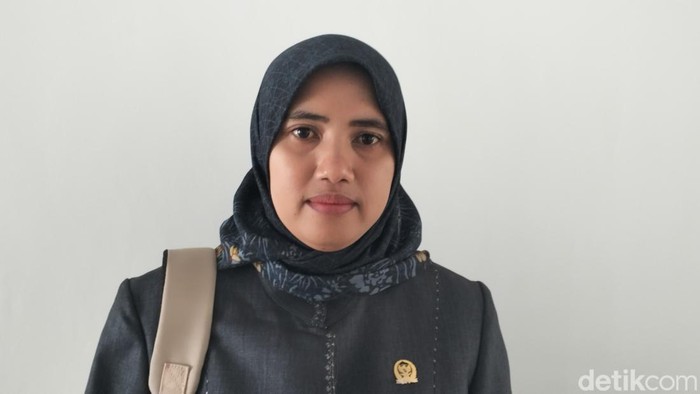 Sekretaris Komisi I DPRD Manggarai Barat, Nurhayati, seusai rapat paripurna DPRD Manggarai Barat, Kamis (20/11/2025). (Ambrosius Ardin)