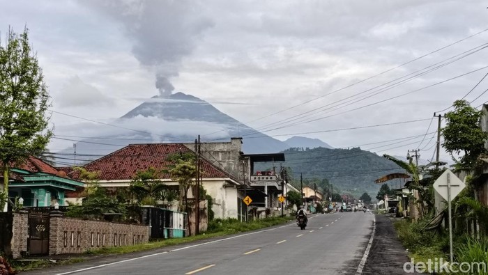 Semeru erupsi