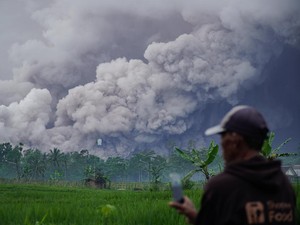 Wisatawan Diimbau Jauhi DAS Gunung Semeru, Ada 36 Letusan dalam 6 Jam