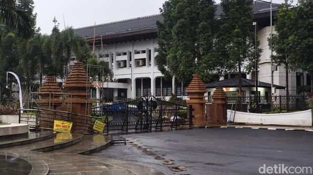 Sentuhan bertema Candi Bentar jadi wajah baru di Gedung Sate, Kota Bandung