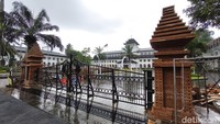 Gerbang 'Candi Bentar' Cocok dengan Desain Gedung Sate?