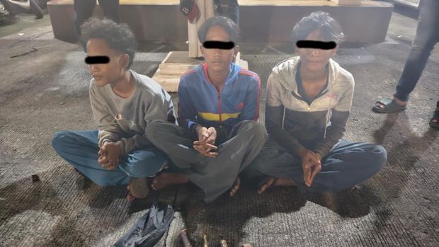 Seorang pria dibacok 3 orang di kawasan Koja, Jakarta Utara. Polisi menangkap ketiga pelaku yang merupakan pengamen ondel-ondel (dok Ist) Seorang pria dibacok 3 orang di kawasan Koja, Jakarta Utara. Polisi menangkap ketiga pelaku yang merupakan pengamen ondel-ondel (dok Ist)