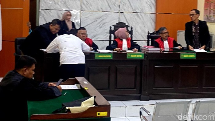 Sidang putusan alumni SMAN 12 yang pasang kamera tersembunyi di toilet siswi