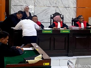 Ortu Korban Hidden Cam SMAN 12 Bandung Kecewa Vonis Pelaku Hanya 1 Tahun