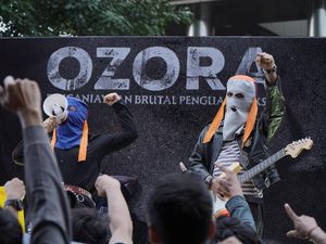 Saat Sukatani hingga Chicco Jerikho Lakukan Aksi Musikal