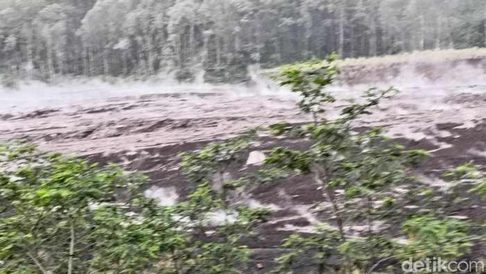 Sungai Besuk Kobokan usai erupsi Semeru