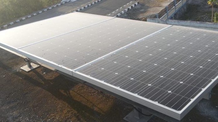 Tiga panel surya milik BMKG di Shelter Kabupaten Wakatobi yang hilang dicuri orang.