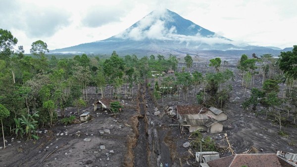 Tim Gabungan Gerak Cepat Tangani Dampak Erupsi Semeru