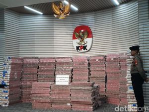 KPK Pamer Tumpukan Rp 883 M Hasil Rampasan Kasus Investasi Fiktif PT Taspen