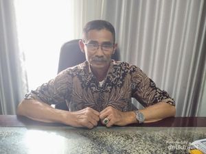 Belajar dari Abah Entang dan Desa yang Belajar Berdiri di Kakinya Sendiri