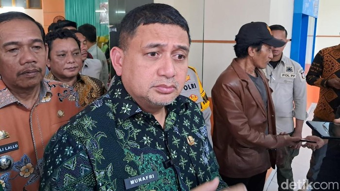Wali Kota Makassar Munafri Appi Arifuddin pada pertemuan kamtibmas di Aula Serbaguna SMK 5 Makassar, Jalan Sunu, Kamis (20/11/2025).