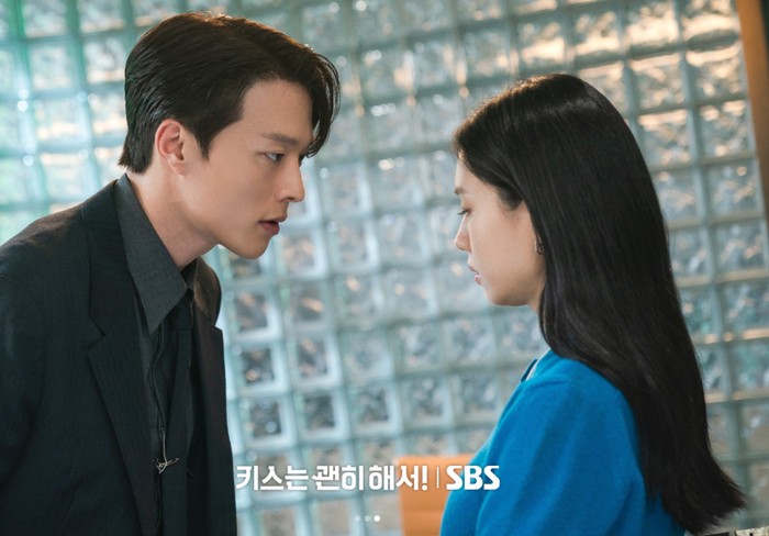 Ahn Eun Jin dan Jang Ki Yong di Drama Korea Dynamite Kiss