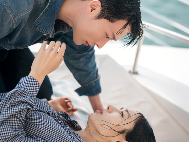 Ahn Eun Jin dan Jang Ki Yong di Drama Korea Dynamite Kiss