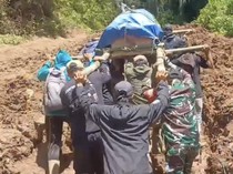 Viral Jenazah di Luwu Utara Ditandu 30 Km Akibat Jalan Rusak