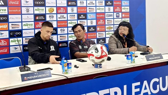Asisten pelatih Madura United, Rakhmad Basuki dan Gelandang Madura United, Jordy Wehrmann (Istimewa)