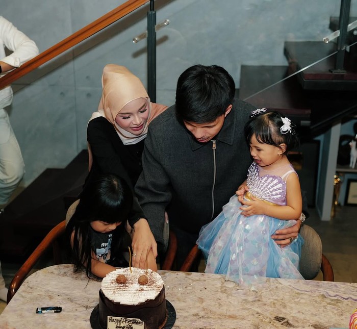 Atta Halilintar Rayakan Ultah ke-31 dengan Makan-makan Bareng Keluarga