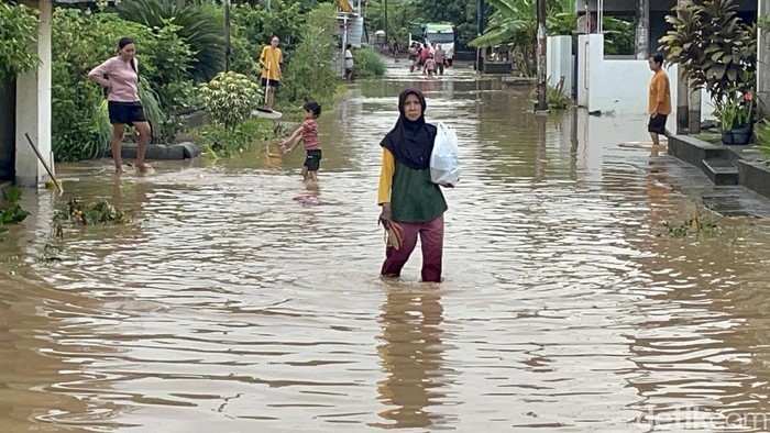 Kondisi banjir di Desa Jimbaran Kecamatan Margorejo, Pati, Jumat (21/11/2025).