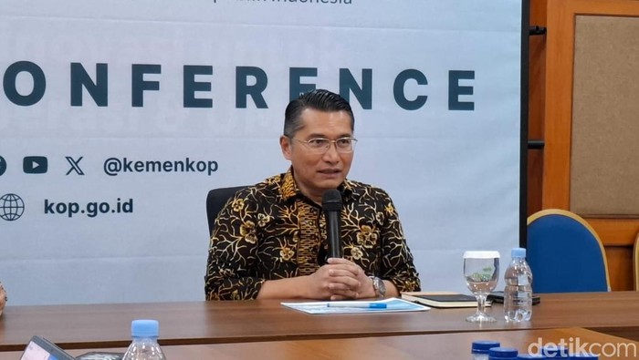 Deputi Bidang Kelembagaan dan Digitalisasi Koperasi, Henra Saragih